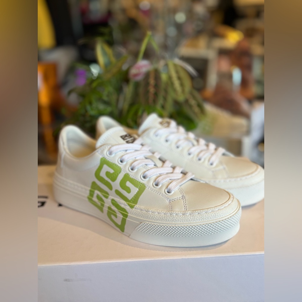 NIB sz 39 Givenchy City Sport Sneakers